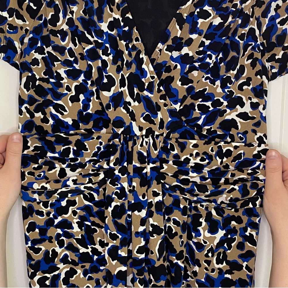 Laundry by Shelli Segal Short Sleeve V-Neck Print Dress Tan/Black/Blue Size 10 - Picture 4 of 6